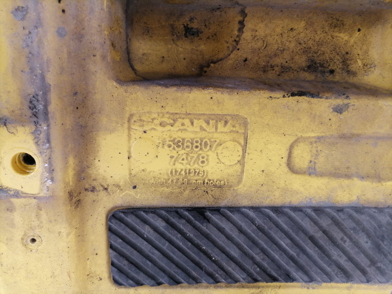 Scania Grille panel 1536807 - Rács - Teherautó: 5 kép. Scania Grille panel 1536807 - Rács - Teherautó: 5 kép.