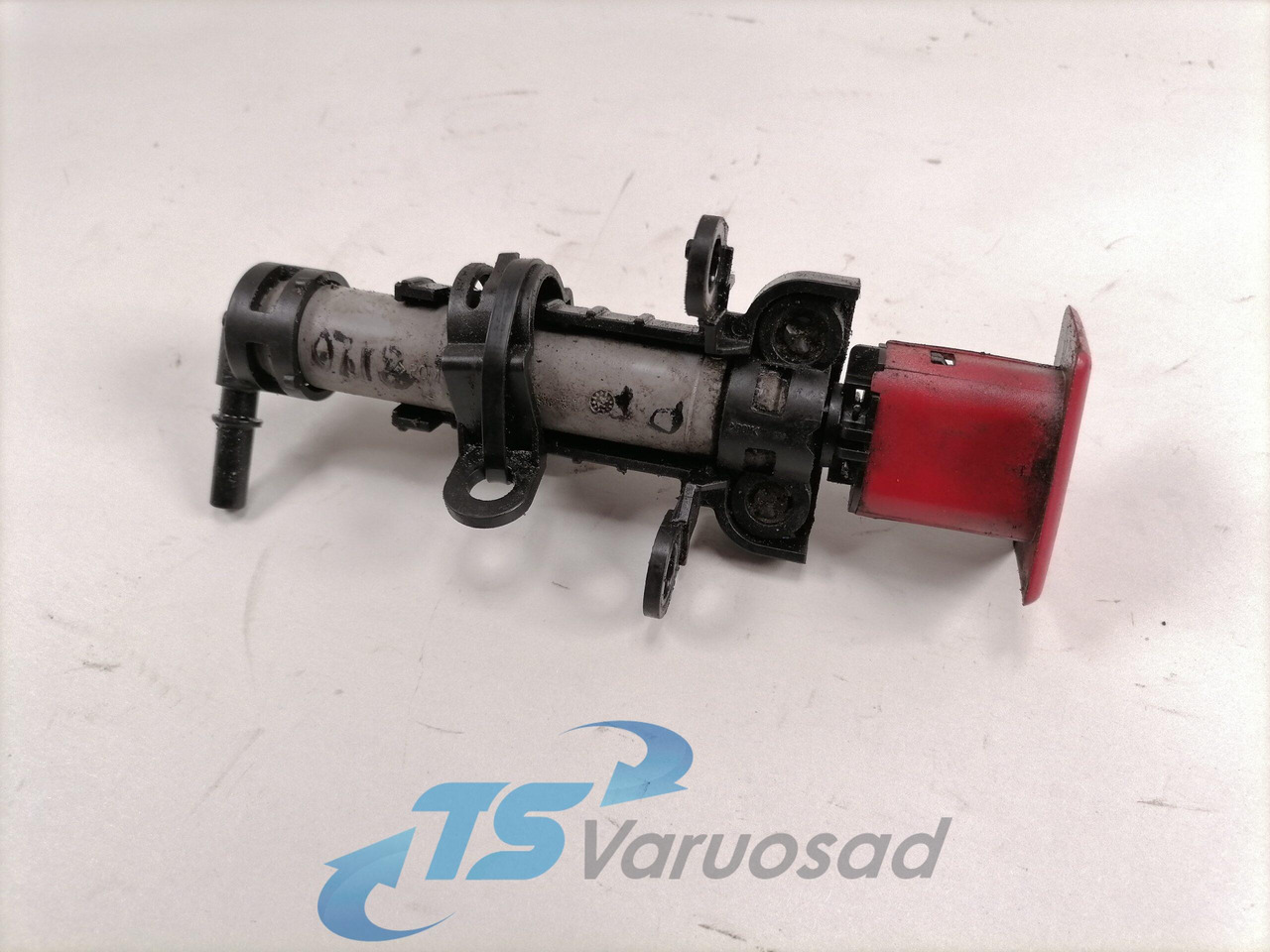 Scania Headlight washer system 1883638 - Ablaktörlő - Teherautó: 3 kép. Scania Headlight washer system 1883638 - Ablaktörlő - Teherautó: 3 kép.