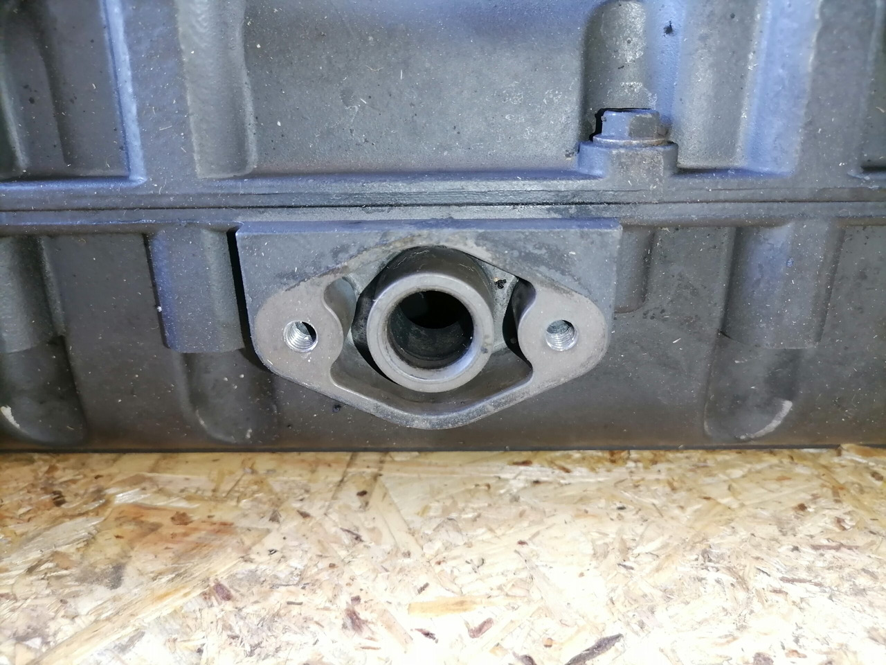 Scania Intake mainfold 1493717 - Szívósor - Teherautó: 4 kép. Scania Intake mainfold 1493717 - Szívósor - Teherautó: 4 kép.