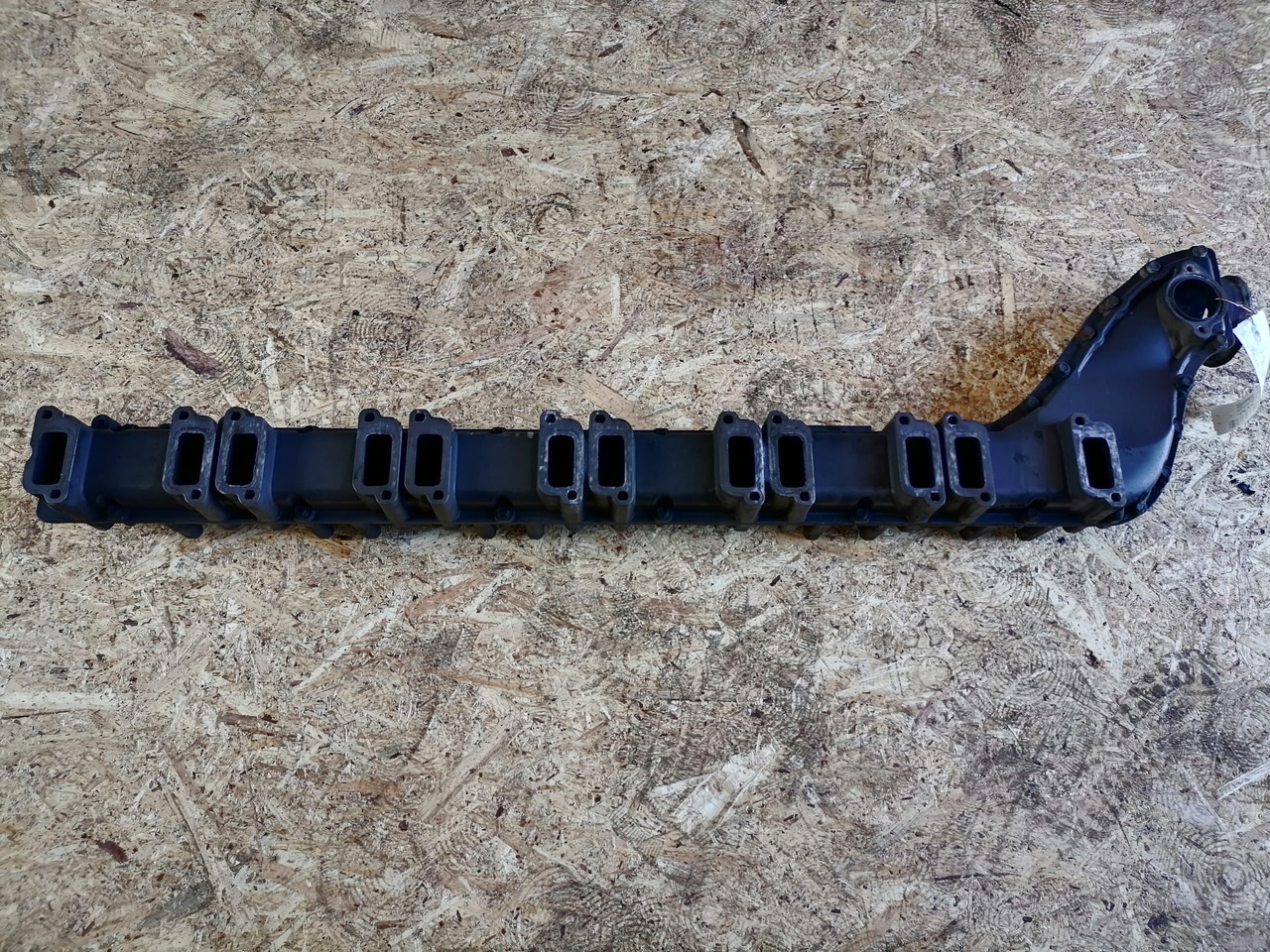 Scania Intake mainfold 1493717 - Szívósor - Teherautó: 3 kép. Scania Intake mainfold 1493717 - Szívósor - Teherautó: 3 kép.