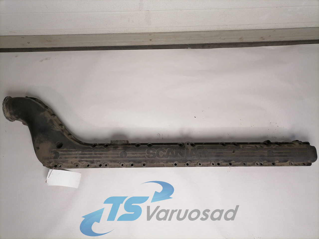 Scania Intake mainfold 1493717 - Szívósor - Teherautó: 1 kép. Scania Intake mainfold 1493717 - Szívósor - Teherautó: 1 kép.
