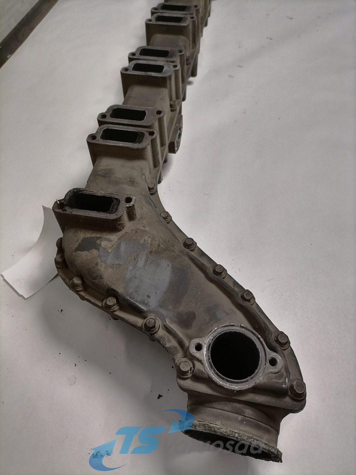 Scania Intake mainfold 1493717 - Szívósor - Teherautó: 2 kép. Scania Intake mainfold 1493717 - Szívósor - Teherautó: 2 kép.