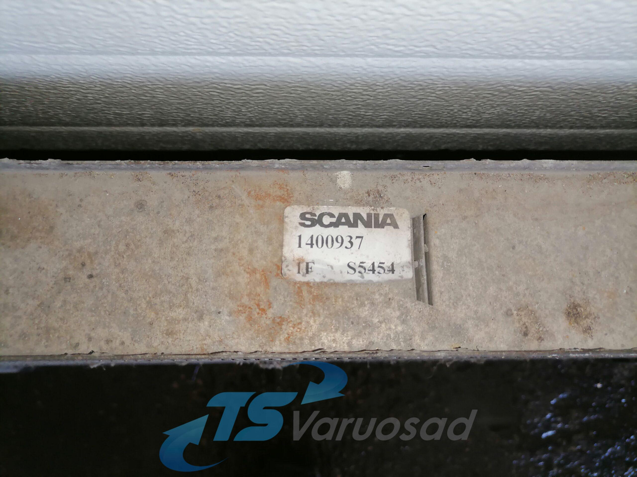 Scania Intercooler radiator 1400937 - Köztes hűtő - Teherautó: 5 kép. Scania Intercooler radiator 1400937 - Köztes hűtő - Teherautó: 5 kép.