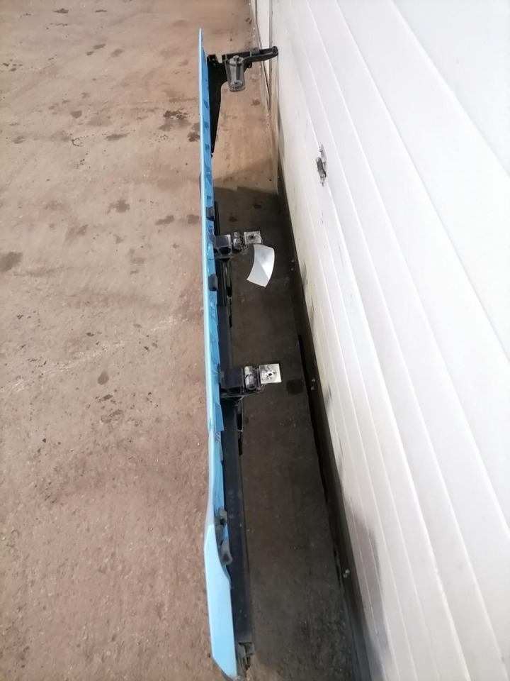 Scania Kabiini tuulesuunaja, parem külg 2978956 - Légterelő - Teherautó: 2 kép. Scania Kabiini tuulesuunaja, parem külg 2978956 - Légterelő - Teherautó: 2 kép.