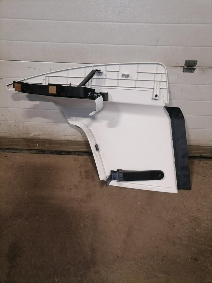 Scania Kabiini tuulesuunaja, ülemine parem 2542904 - Légterelő - Teherautó: 3 kép. Scania Kabiini tuulesuunaja, ülemine parem 2542904 - Légterelő - Teherautó: 3 kép.