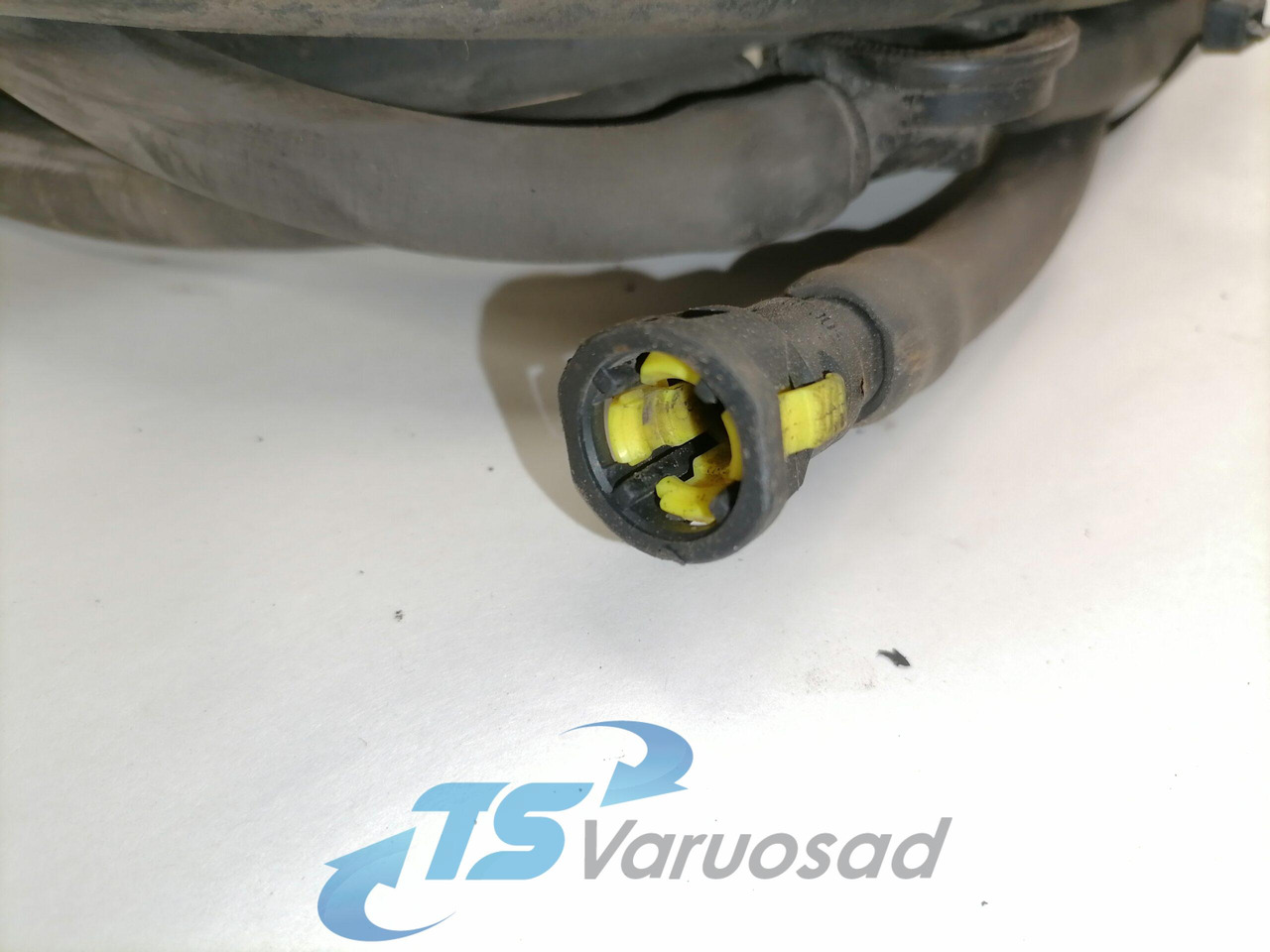 Scania Klaasipesu voolik 2098519 - Ablaktörlő - Teherautó: 2 kép. Scania Klaasipesu voolik 2098519 - Ablaktörlő - Teherautó: 2 kép.