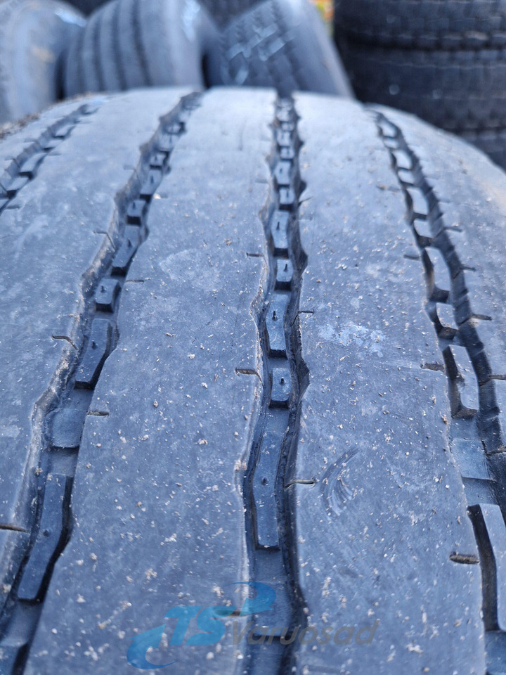 Scania Kormoran 315/70 R22,5 31570R225 - Gumiabroncsok és felnik - Teherautó: 2 kép. Scania Kormoran 315/70 R22,5 31570R225 - Gumiabroncsok és felnik - Teherautó: 2 kép.