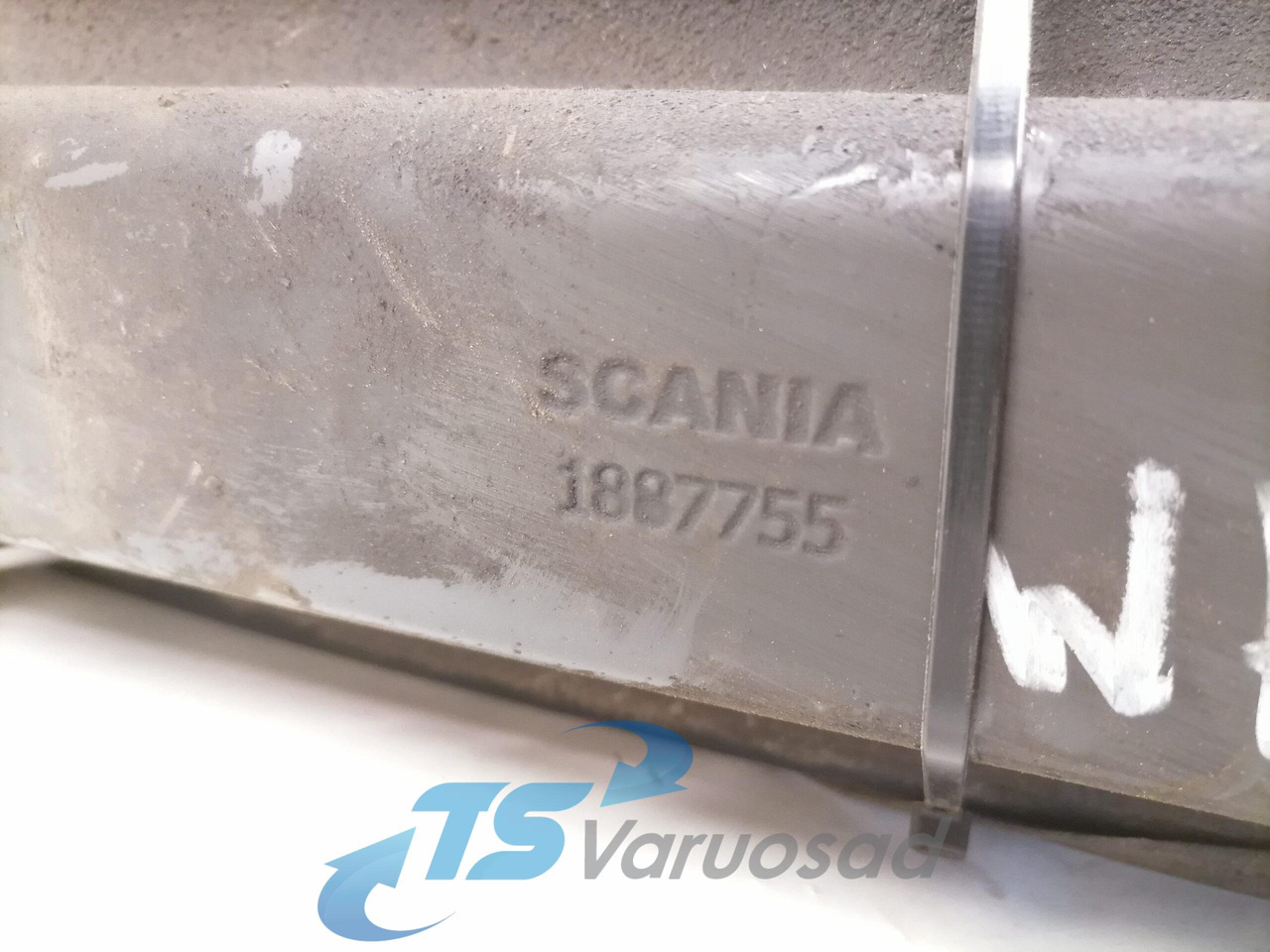 Scania Kütusepaagi kandur, Scania 1887755 - Üzemanyag tartály - Teherautó: 4 kép. Scania Kütusepaagi kandur, Scania 1887755 - Üzemanyag tartály - Teherautó: 4 kép.