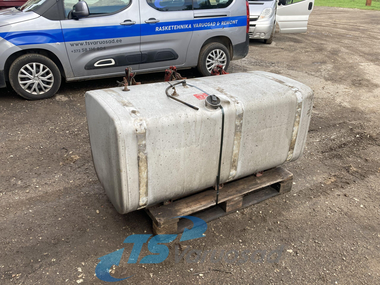 Scania Kütusepaak 600L 1517308 - Üzemanyag tartály - Teherautó: 1 kép. Scania Kütusepaak 600L 1517308 - Üzemanyag tartály - Teherautó: 1 kép.