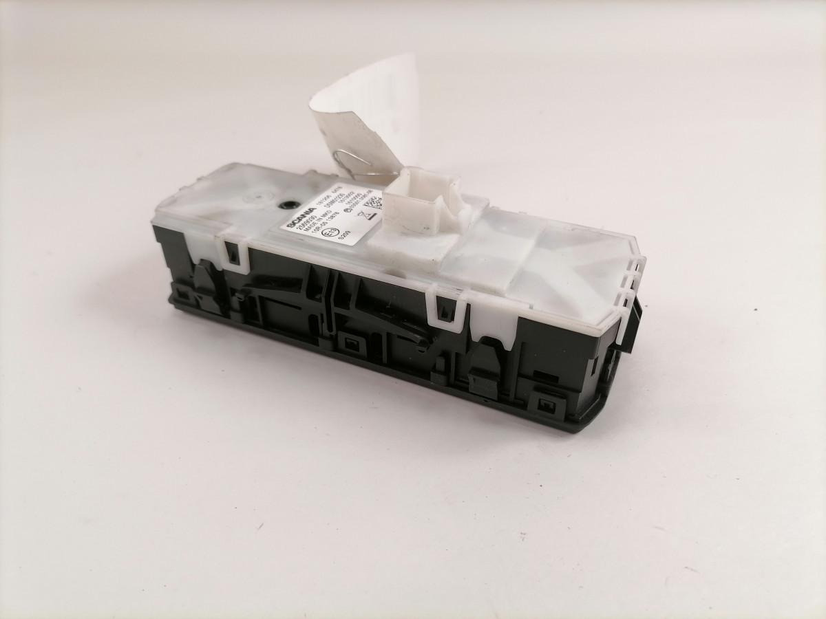 Scania Lüliti, klaasitõstuk 2569030 - Fülke - Teherautó: 3 kép. Scania Lüliti, klaasitõstuk 2569030 - Fülke - Teherautó: 3 kép.