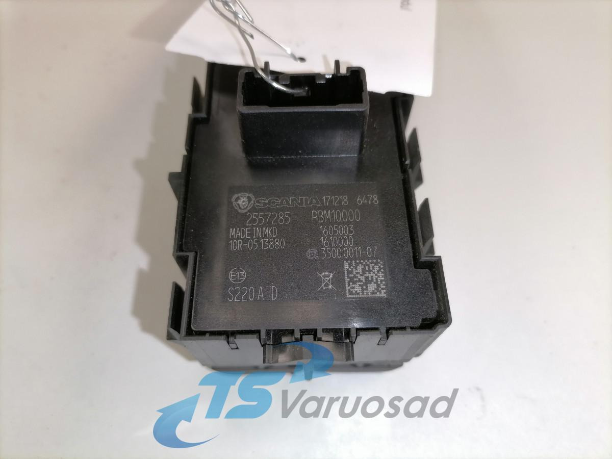 Scania Lülitite moodul 2557285 - Fülke - Teherautó: 4 kép. Scania Lülitite moodul 2557285 - Fülke - Teherautó: 4 kép.