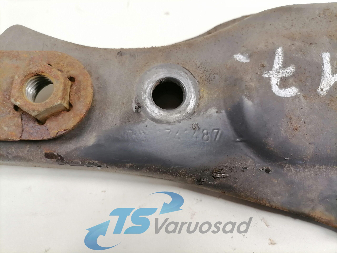 Scania Muffler carrier 1741487 - Hangtompító - Teherautó: 3 kép. Scania Muffler carrier 1741487 - Hangtompító - Teherautó: 3 kép.