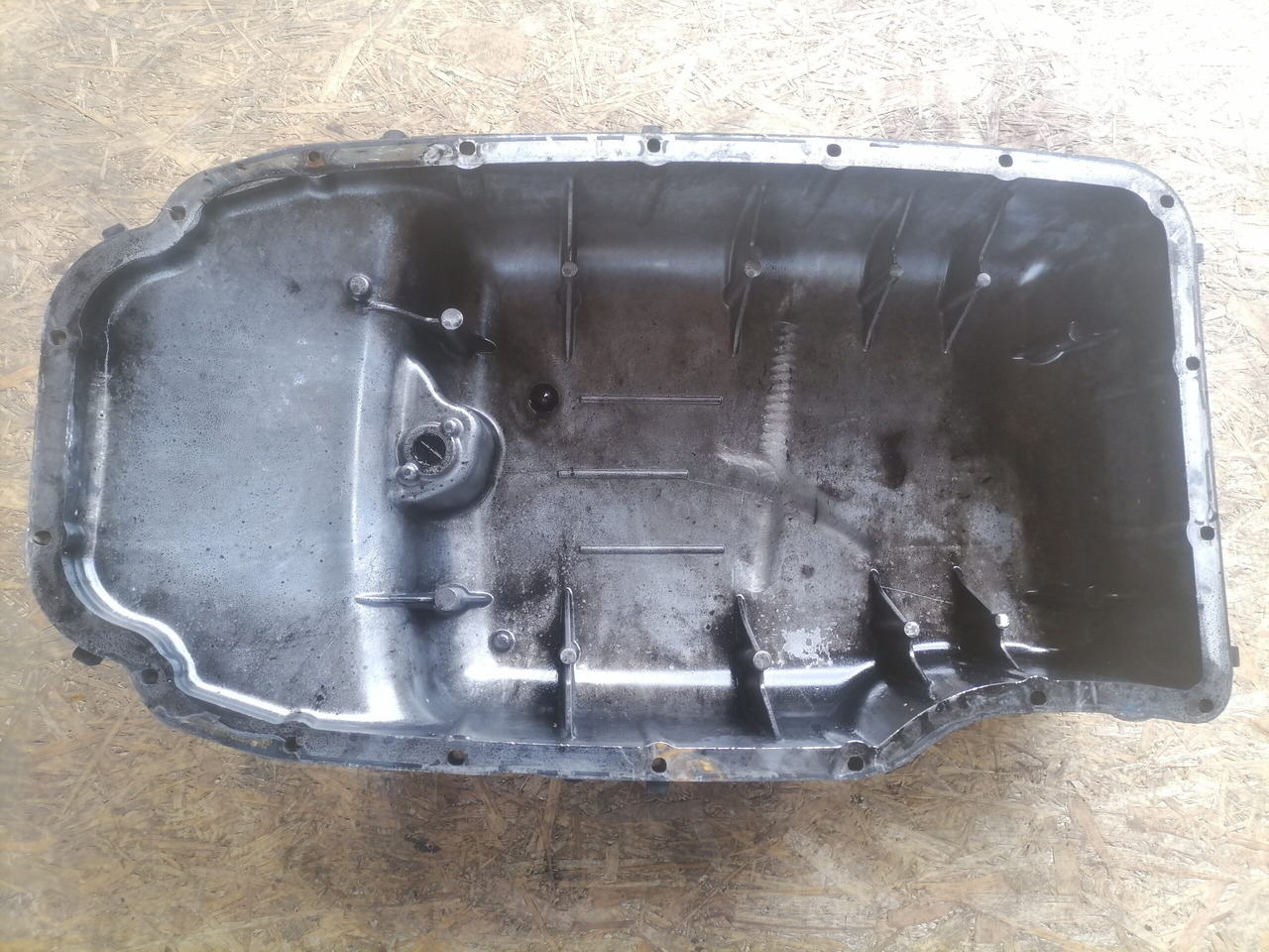 Scania Oil sump 2023780 - Olajteknő - Teherautó: 5 kép. Scania Oil sump 2023780 - Olajteknő - Teherautó: 5 kép.