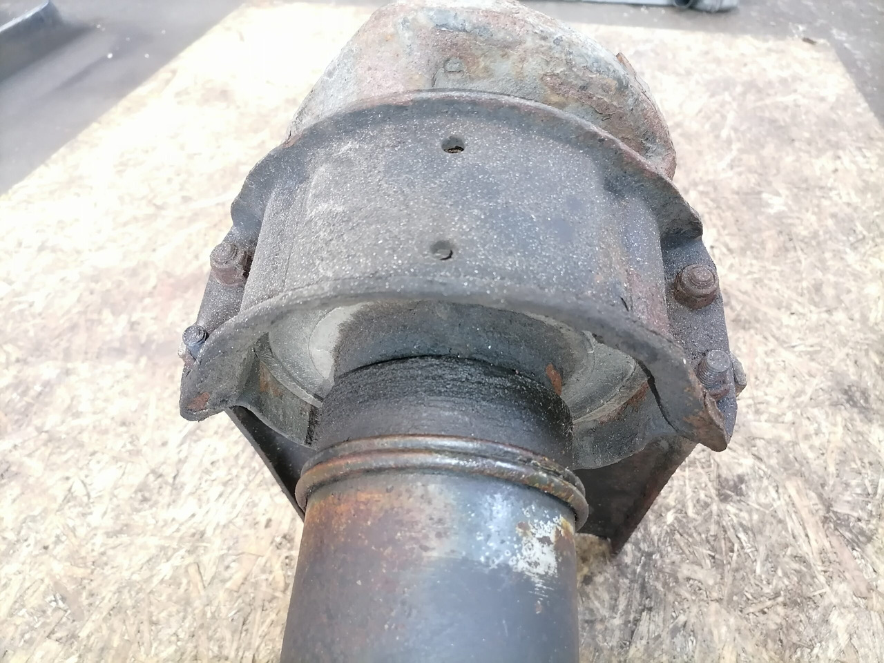 Scania Propeller shaft 1758364 - Kardántengely - Teherautó: 5 kép. Scania Propeller shaft 1758364 - Kardántengely - Teherautó: 5 kép.