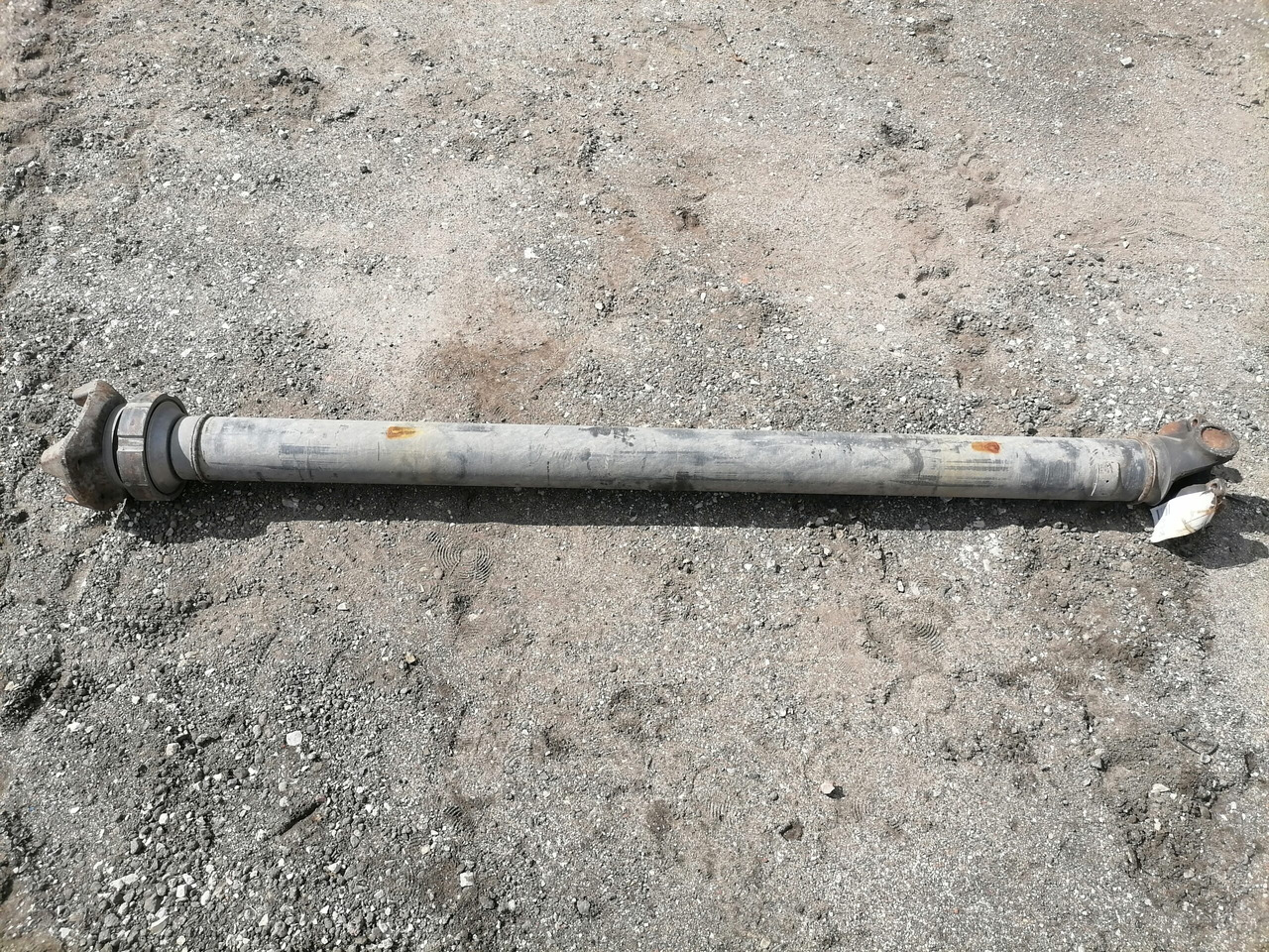 Scania Propeller shaft 1758892 - Kardántengely - Teherautó: 2 kép. Scania Propeller shaft 1758892 - Kardántengely - Teherautó: 2 kép.