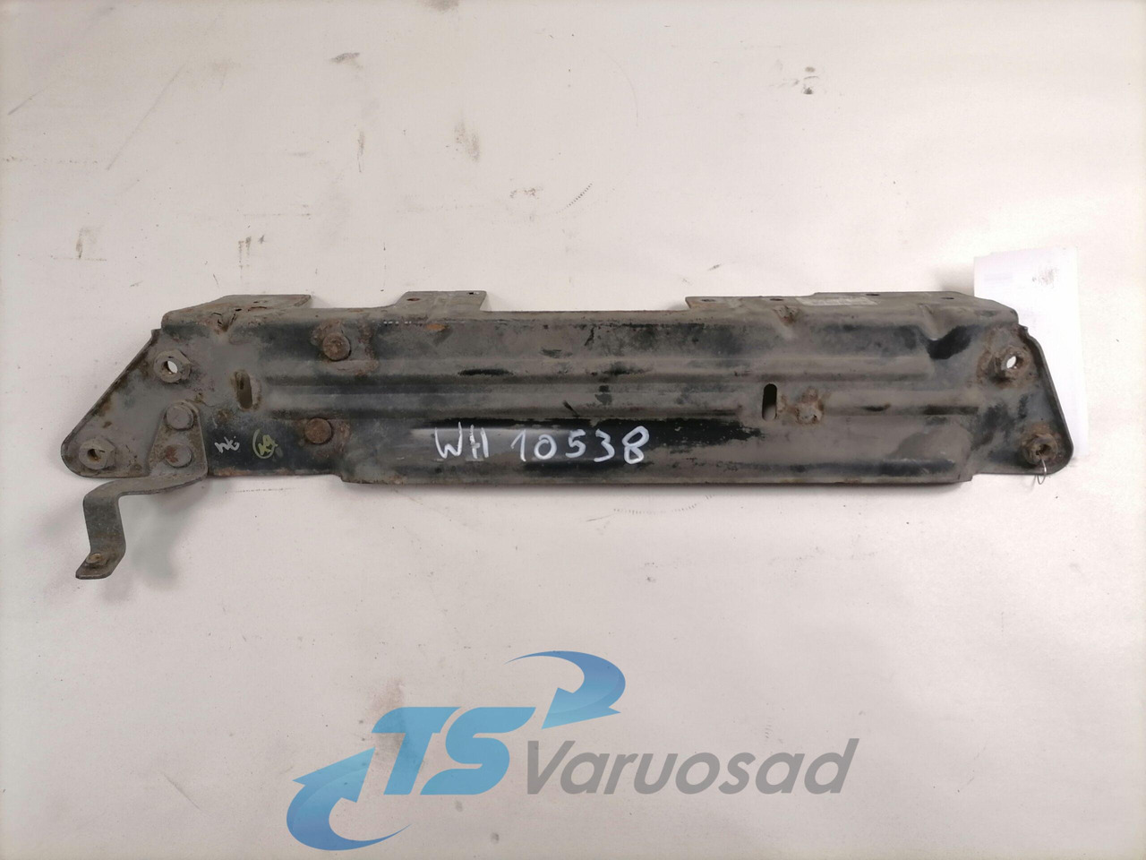 Scania Radiaatori pealne kronstein 2053879 - Univerzális alkatrész - Teherautó: 2 kép. Scania Radiaatori pealne kronstein 2053879 - Univerzális alkatrész - Teherautó: 2 kép.