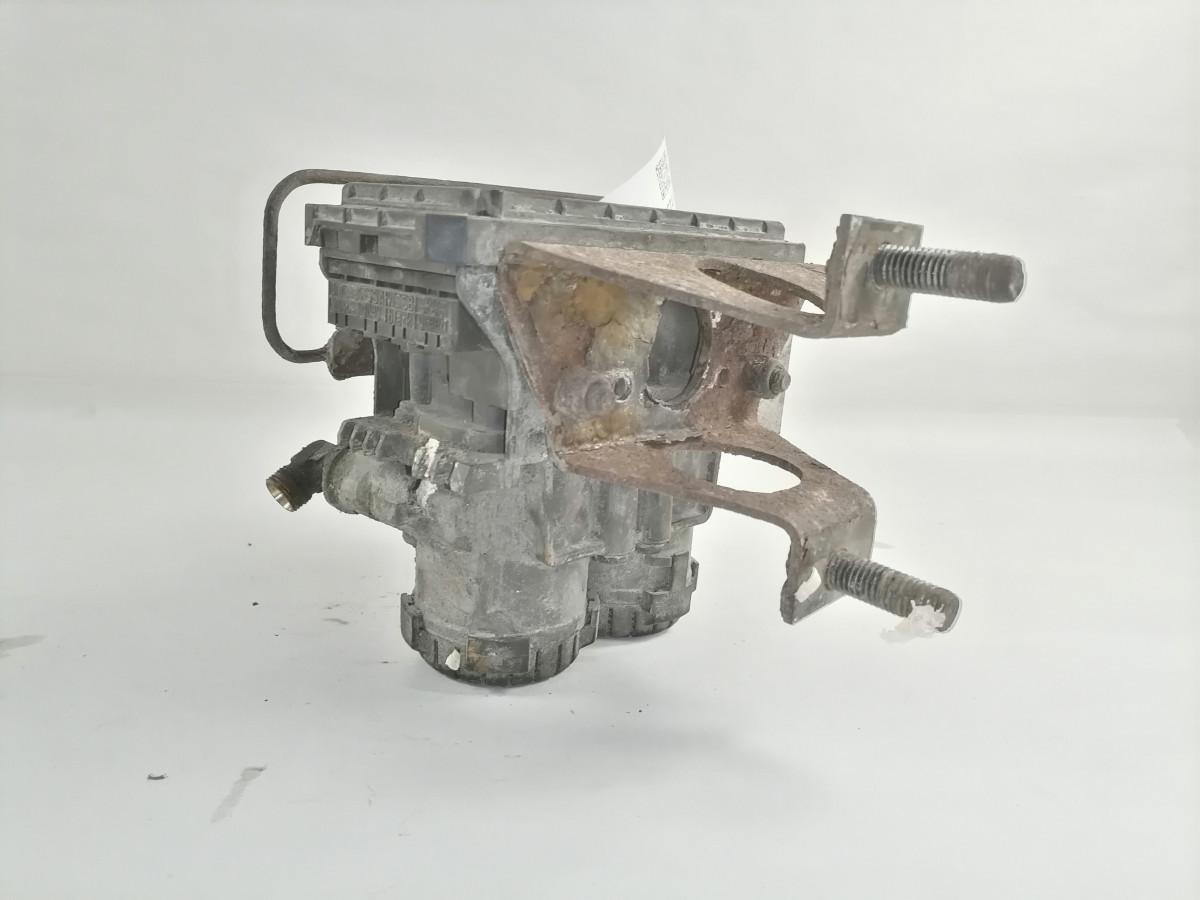 Scania Rear axel brake pressure control valve 1773677 - Fékszelep - Teherautó: 4 kép. Scania Rear axel brake pressure control valve 1773677 - Fékszelep - Teherautó: 4 kép.