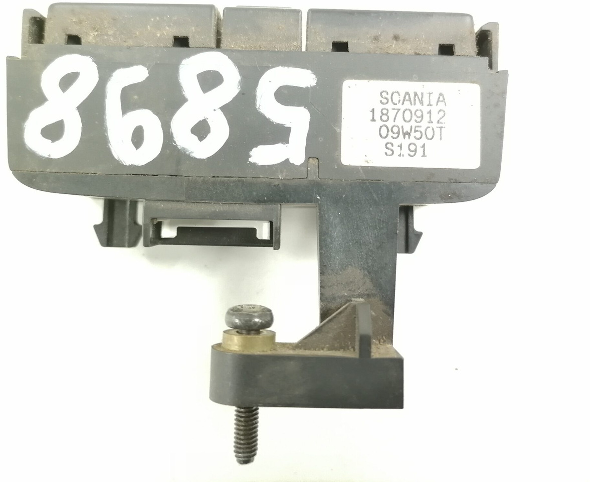 Scania Roolinupp 1870912 - Kormányzás - Teherautó: 2 kép. Scania Roolinupp 1870912 - Kormányzás - Teherautó: 2 kép.