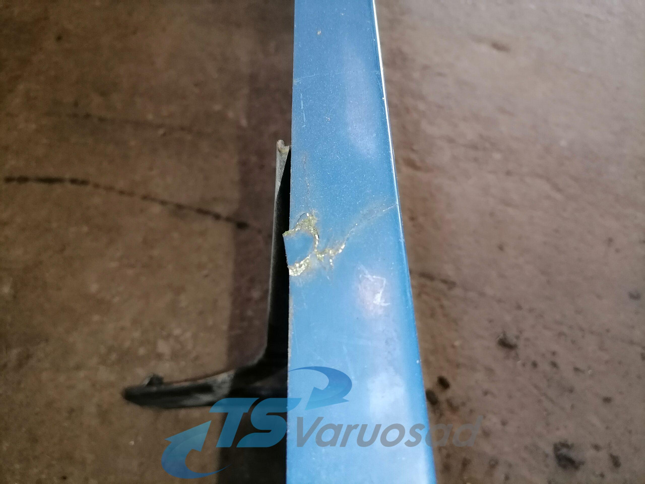 Scania Scania cab wind deflector, right side 1348522 - Légterelő - Teherautó: 3 kép. Scania Scania cab wind deflector, right side 1348522 - Légterelő - Teherautó: 3 kép.