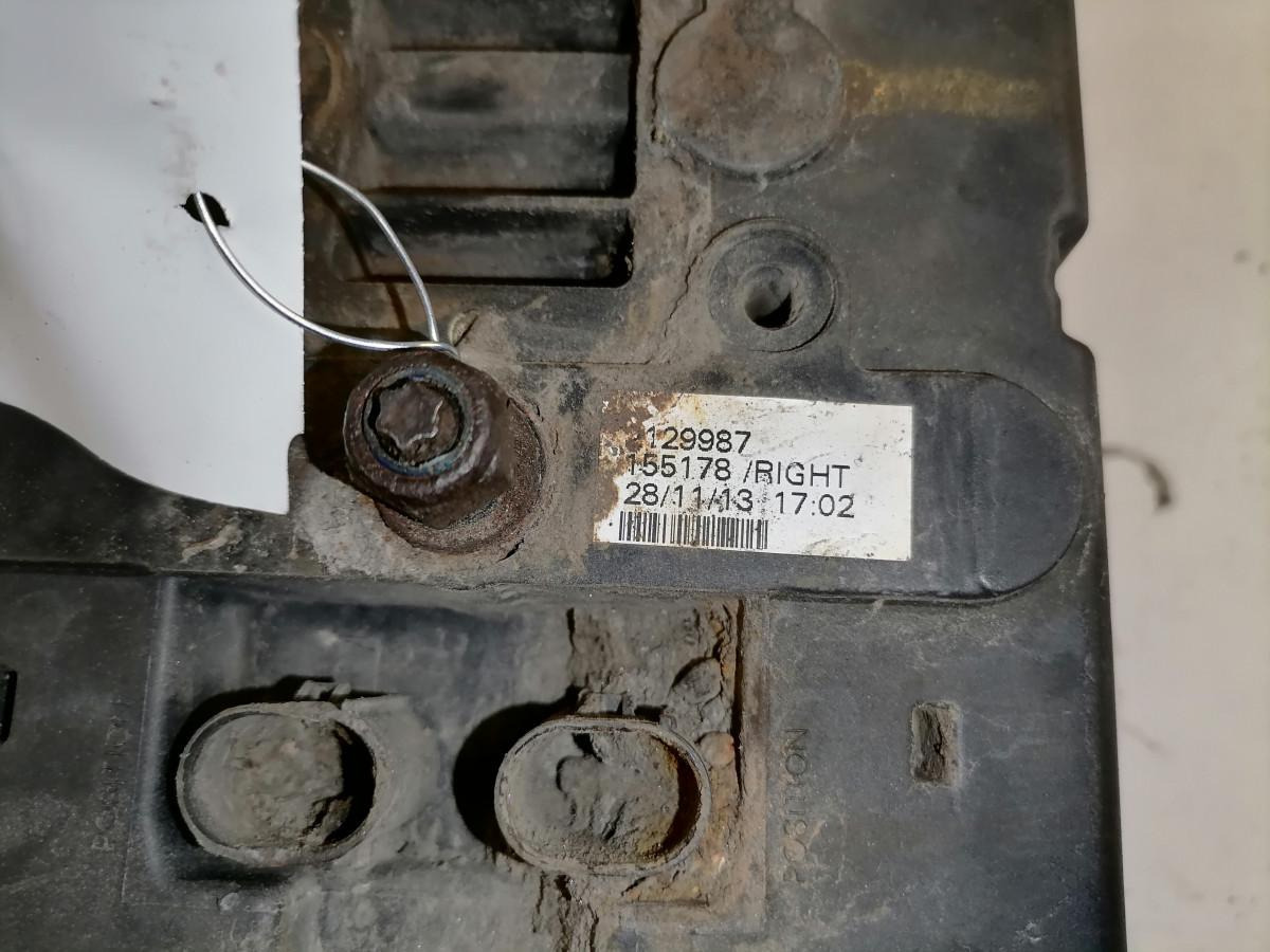 Scania Tagatuli, parem 2129987 - Hátsó lámpa - Teherautó: 4 kép. Scania Tagatuli, parem 2129987 - Hátsó lámpa - Teherautó: 4 kép.