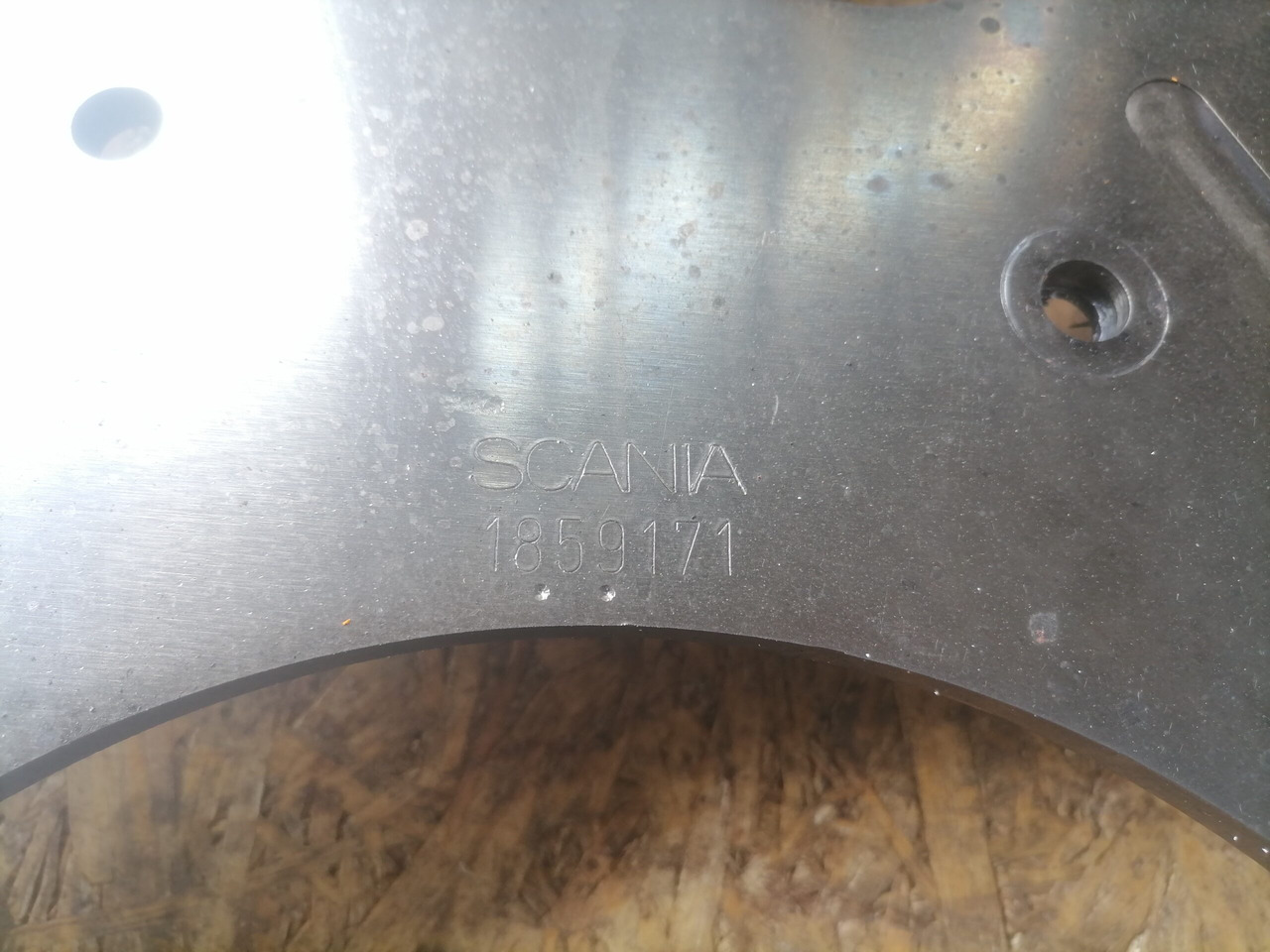 Scania Timing gear plate 1859171 - Motor és alkatrészek - Teherautó: 3 kép. Scania Timing gear plate 1859171 - Motor és alkatrészek - Teherautó: 3 kép.