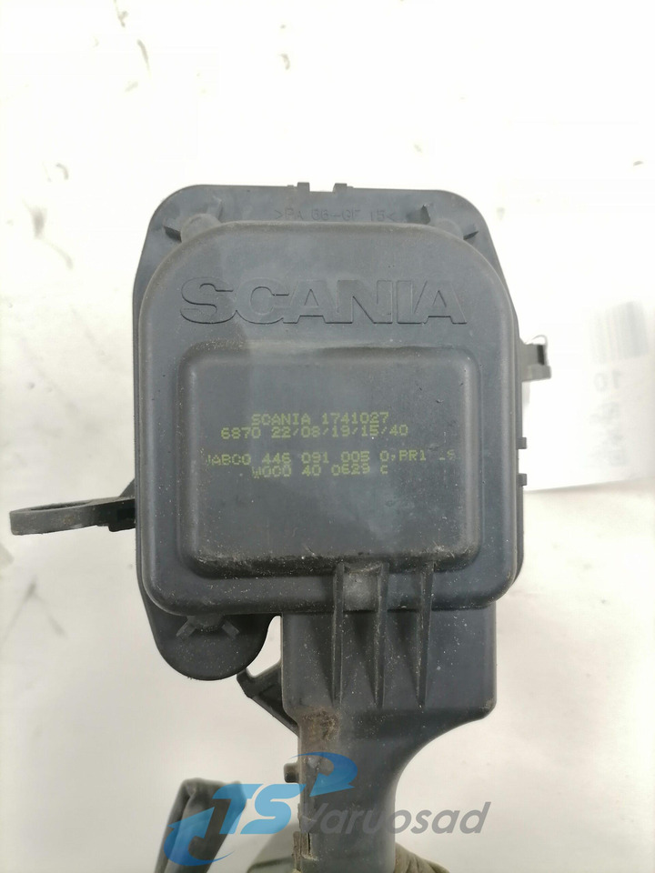 Scania Water valve 1741027 - Fűtés/ Szellőzés gep - Teherautó: 2 kép. Scania Water valve 1741027 - Fűtés/ Szellőzés gep - Teherautó: 2 kép.