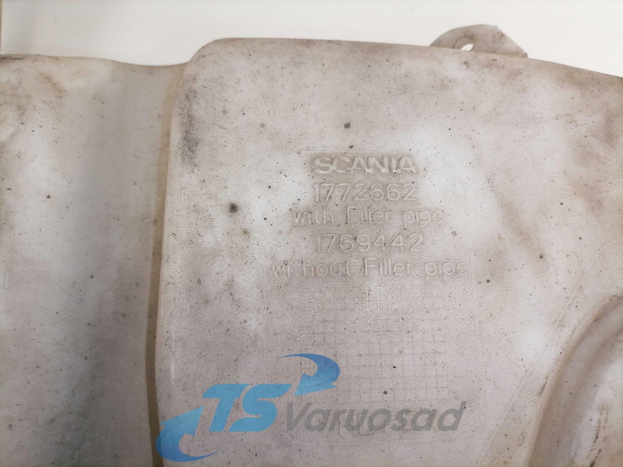 Scania Windscreen washer fluid tank 1772662 - Ablaktörlő - Teherautó: 4 kép. Scania Windscreen washer fluid tank 1772662 - Ablaktörlő - Teherautó: 4 kép.