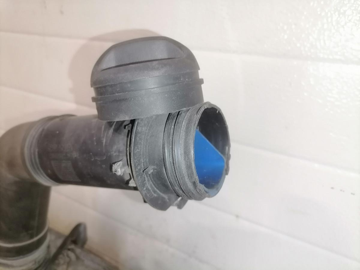 Scania Windscreen washer fluid tank 2512290 - Ablaktörlő - Teherautó: 5 kép. Scania Windscreen washer fluid tank 2512290 - Ablaktörlő - Teherautó: 5 kép.