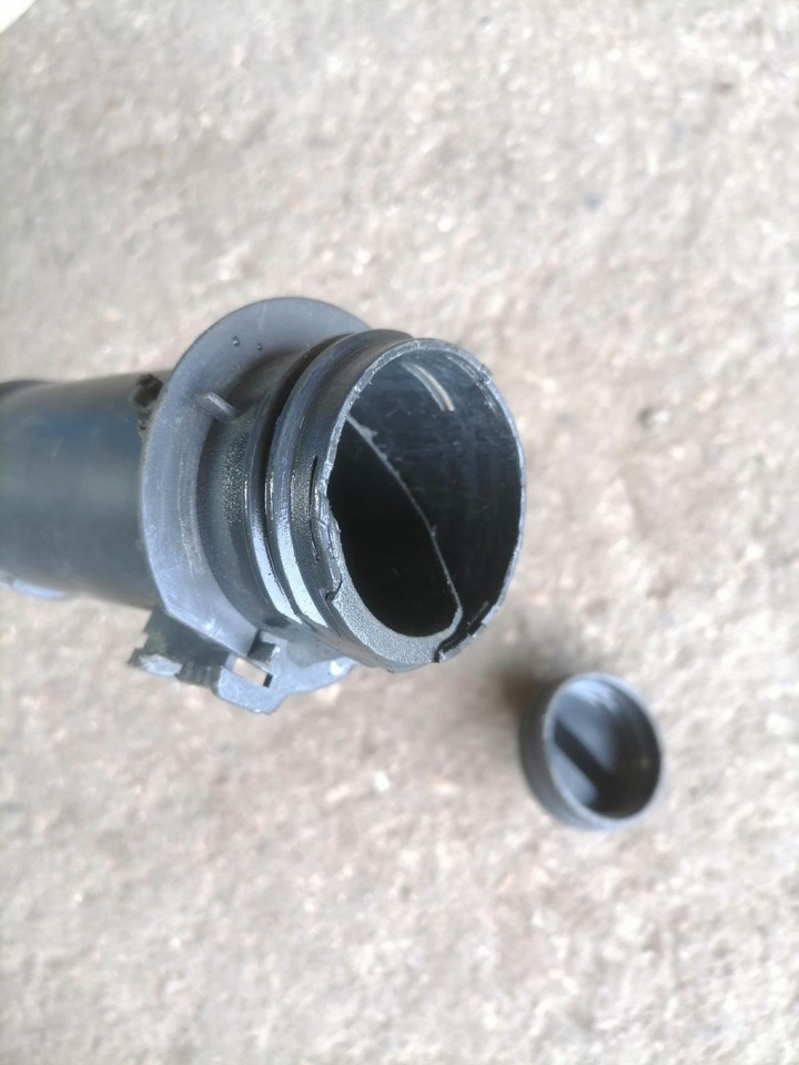 Scania Windscreen washer fluid tank 2512290 - Ablaktörlő - Teherautó: 4 kép. Scania Windscreen washer fluid tank 2512290 - Ablaktörlő - Teherautó: 4 kép.