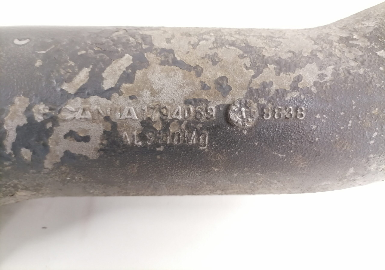 Scania intercooler pipe 1794069 - Köztes hűtő - Teherautó: 3 kép. Scania intercooler pipe 1794069 - Köztes hűtő - Teherautó: 3 kép.