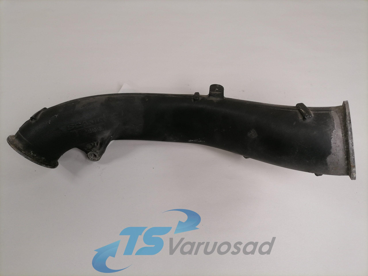 Scania intercooler pipe 1812885 - Köztes hűtő - Teherautó: 3 kép. Scania intercooler pipe 1812885 - Köztes hűtő - Teherautó: 3 kép.