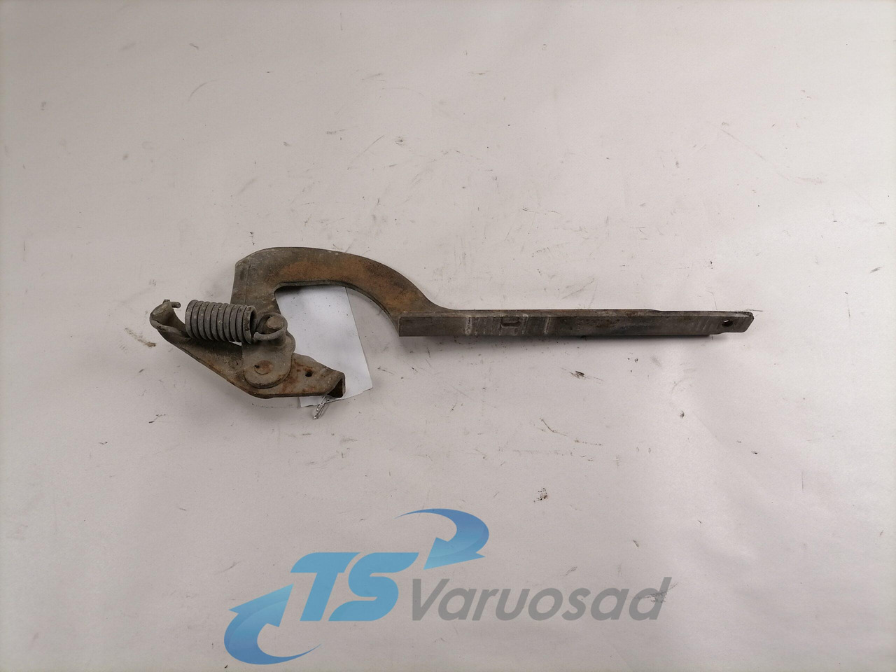 Scania lower grille carrier hinge 1381479 - Rács - Teherautó: 2 kép. Scania lower grille carrier hinge 1381479 - Rács - Teherautó: 2 kép.