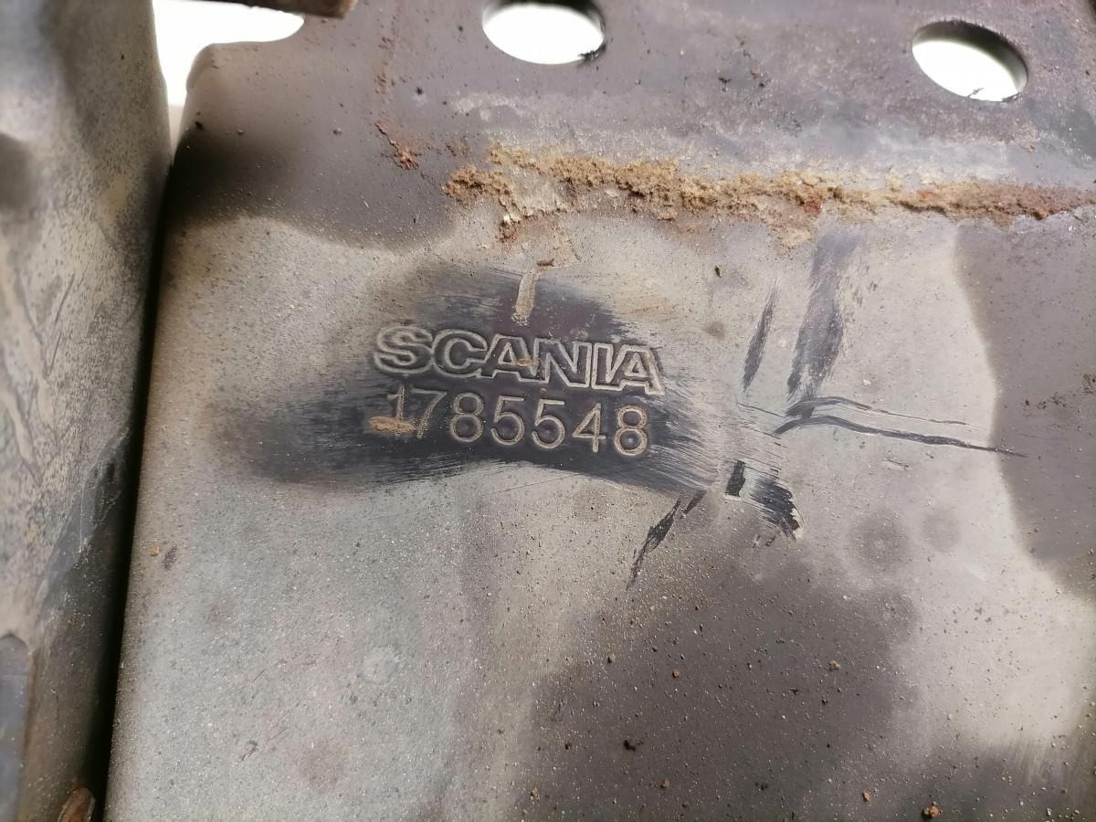 Scania lower grille carrier hinge 1785548 - Rács - Teherautó: 5 kép. Scania lower grille carrier hinge 1785548 - Rács - Teherautó: 5 kép.