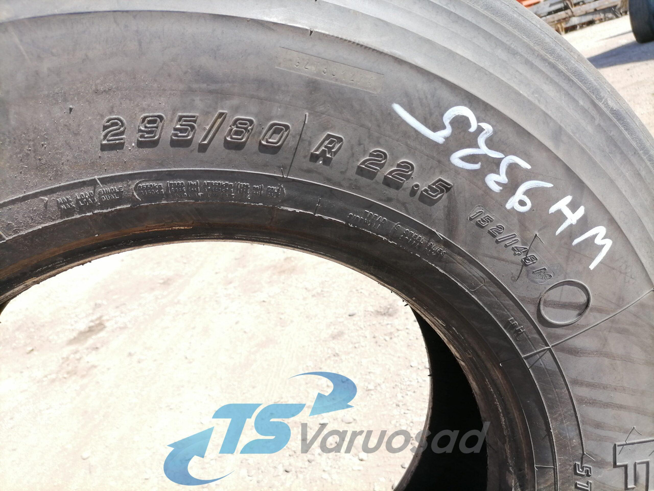Universaalne Firestone FS400 295/80 R22,5 29580R225 - Gumiabroncsok és felnik - Teherautó: 2 kép. Universaalne Firestone FS400 295/80 R22,5 29580R225 - Gumiabroncsok és felnik - Teherautó: 2 kép.