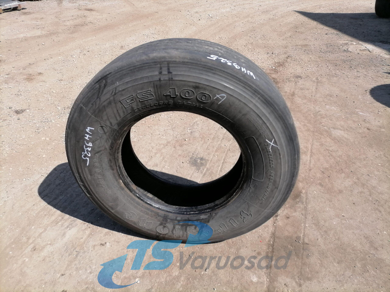 Universaalne Firestone FS400 295/80 R22,5 29580R225 - Gumiabroncsok és felnik - Teherautó: 1 kép. Universaalne Firestone FS400 295/80 R22,5 29580R225 - Gumiabroncsok és felnik - Teherautó: 1 kép.