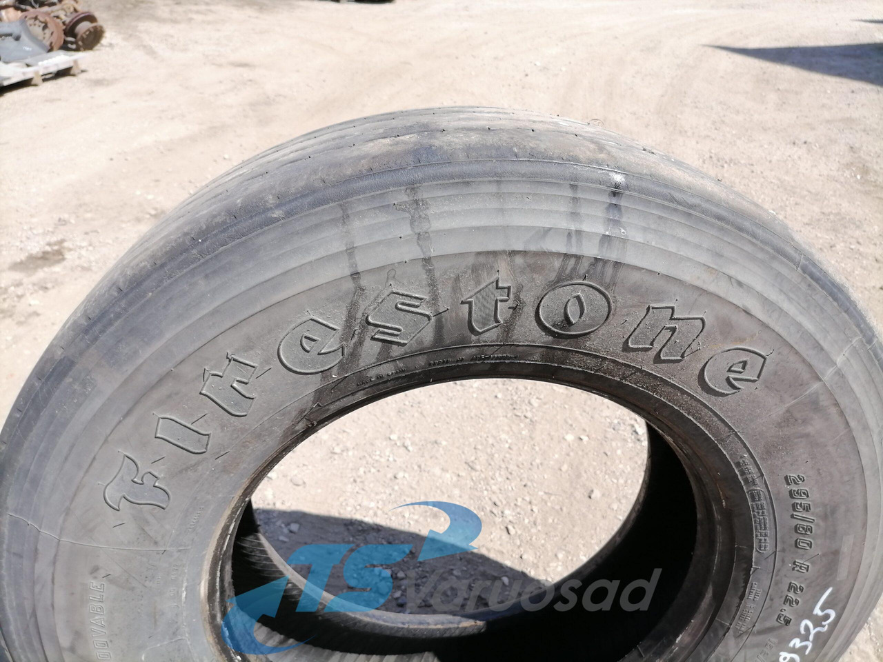 Universaalne Firestone FS400 295/80 R22,5 29580R225 - Gumiabroncsok és felnik - Teherautó: 4 kép. Universaalne Firestone FS400 295/80 R22,5 29580R225 - Gumiabroncsok és felnik - Teherautó: 4 kép.