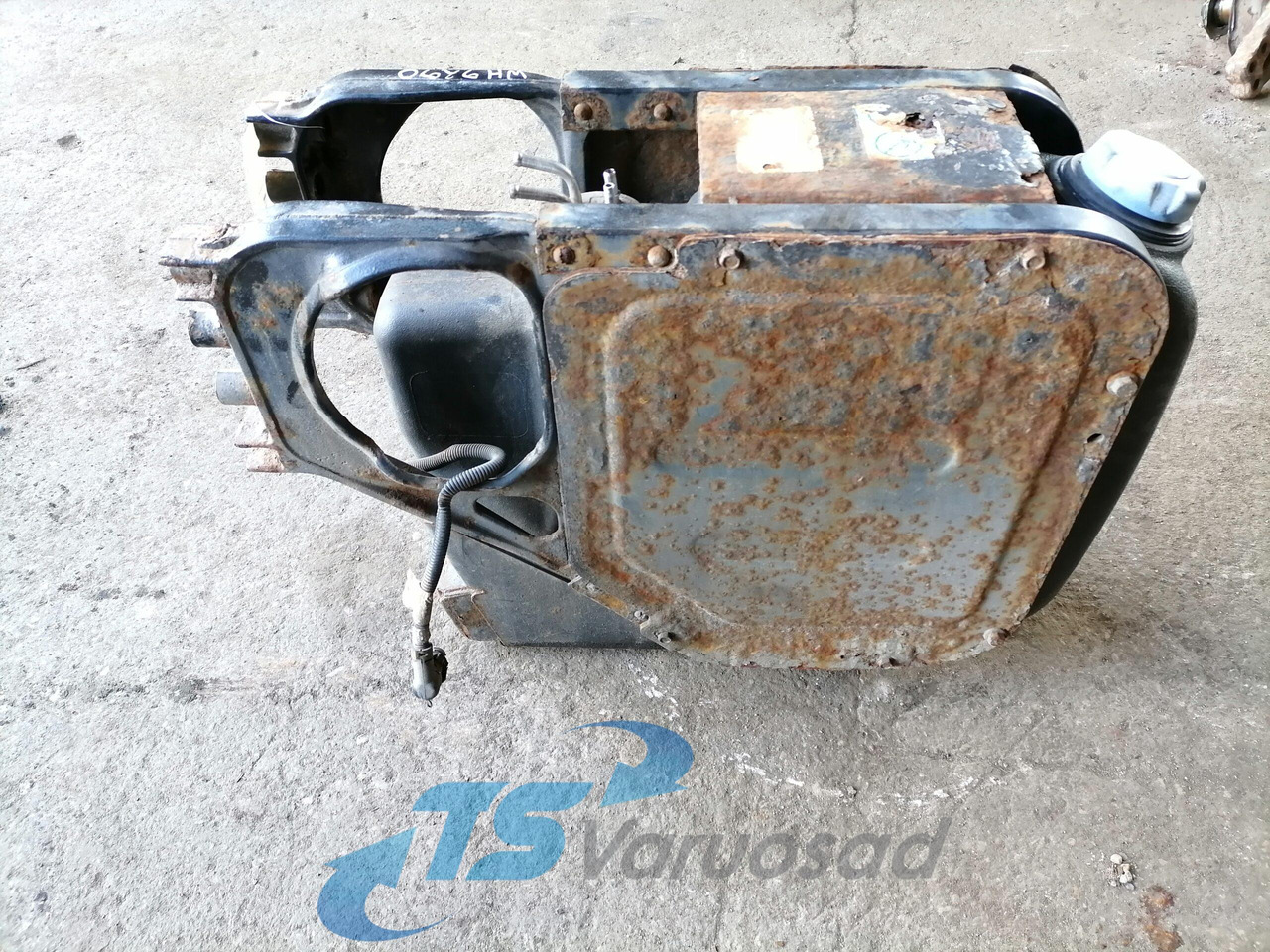 Volvo Ad Blue tank 20856475 - Üzemanyagrendszer - Teherautó: 5 kép. Volvo Ad Blue tank 20856475 - Üzemanyagrendszer - Teherautó: 5 kép.