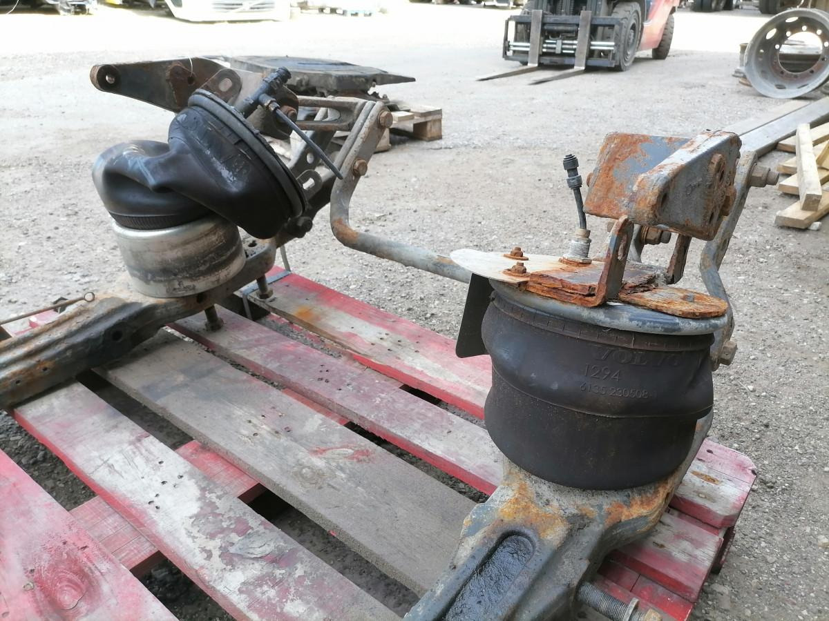 Volvo Air spring bracket 82054188 - Légrugó - Teherautó: 4 kép. Volvo Air spring bracket 82054188 - Légrugó - Teherautó: 4 kép.