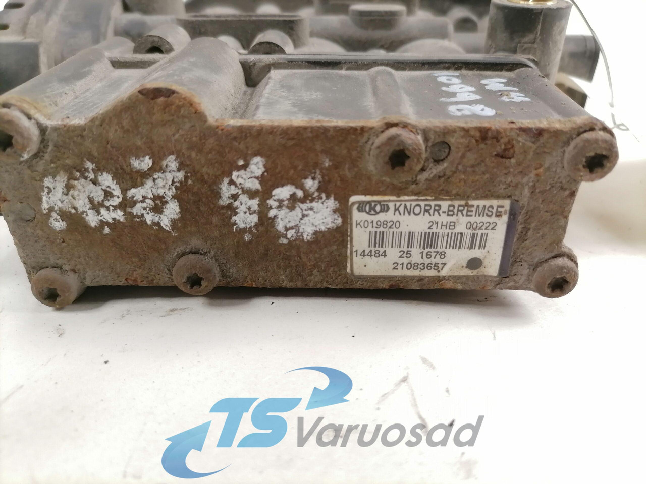 Volvo Air suspension control valve, ECAS 21083657 - Fékszelep - Teherautó: 4 kép. Volvo Air suspension control valve, ECAS 21083657 - Fékszelep - Teherautó: 4 kép.