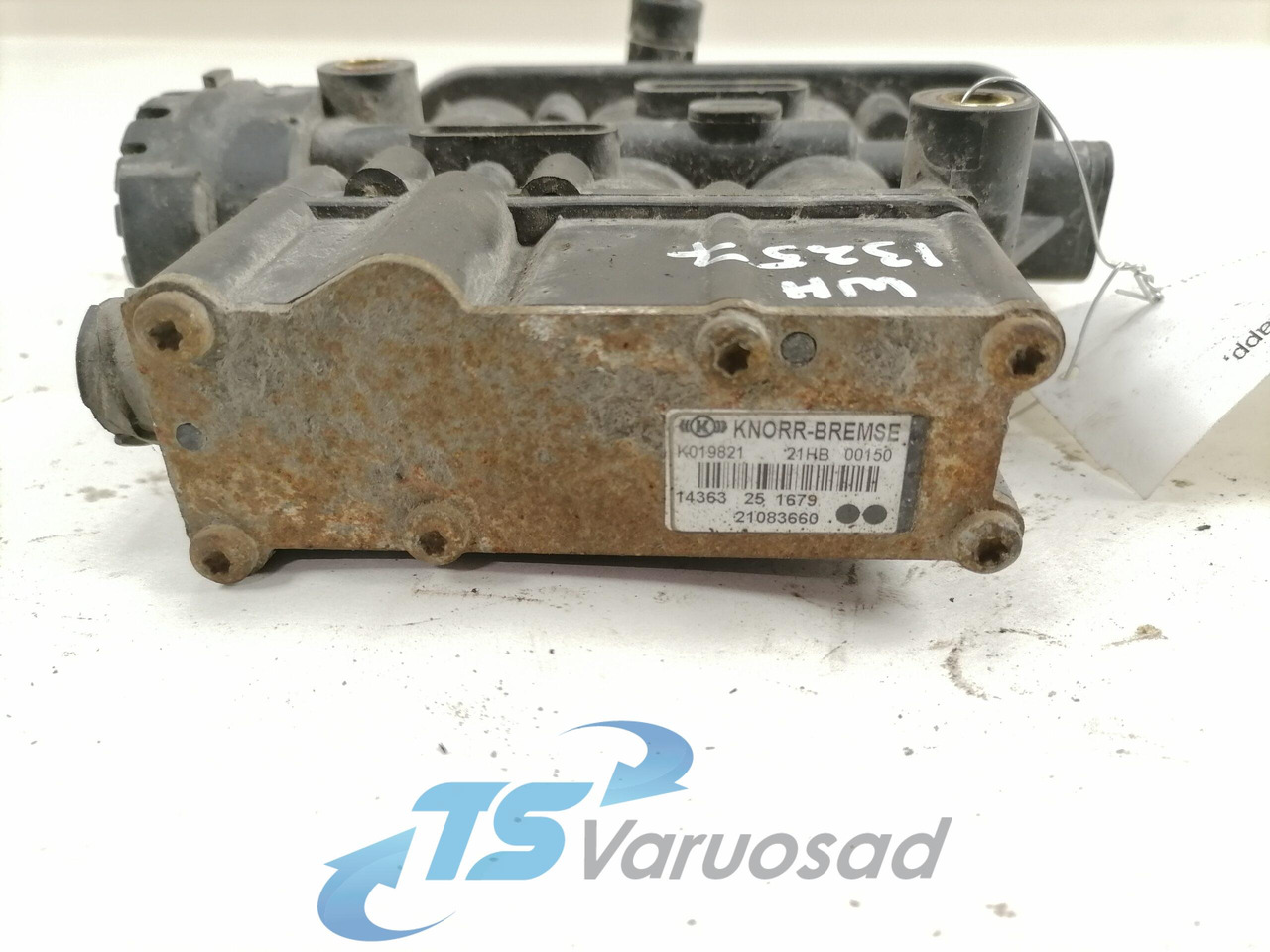 Volvo Air suspension control valve, ECAS 21083660 - Fékszelep - Teherautó: 3 kép. Volvo Air suspension control valve, ECAS 21083660 - Fékszelep - Teherautó: 3 kép.