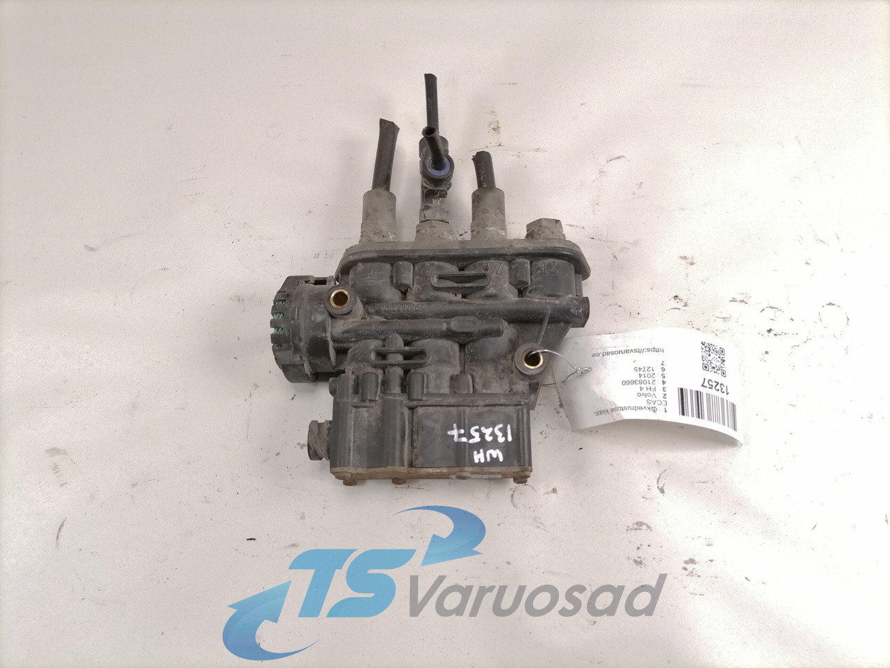 Volvo Air suspension control valve, ECAS 21083660 - Fékszelep - Teherautó: 1 kép. Volvo Air suspension control valve, ECAS 21083660 - Fékszelep - Teherautó: 1 kép.