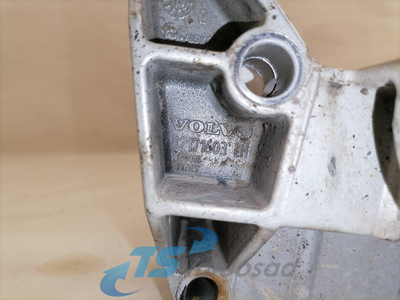 Volvo Astmelaua aste 82171603 - Lépcső - Teherautó: 3 kép. Volvo Astmelaua aste 82171603 - Lépcső - Teherautó: 3 kép.