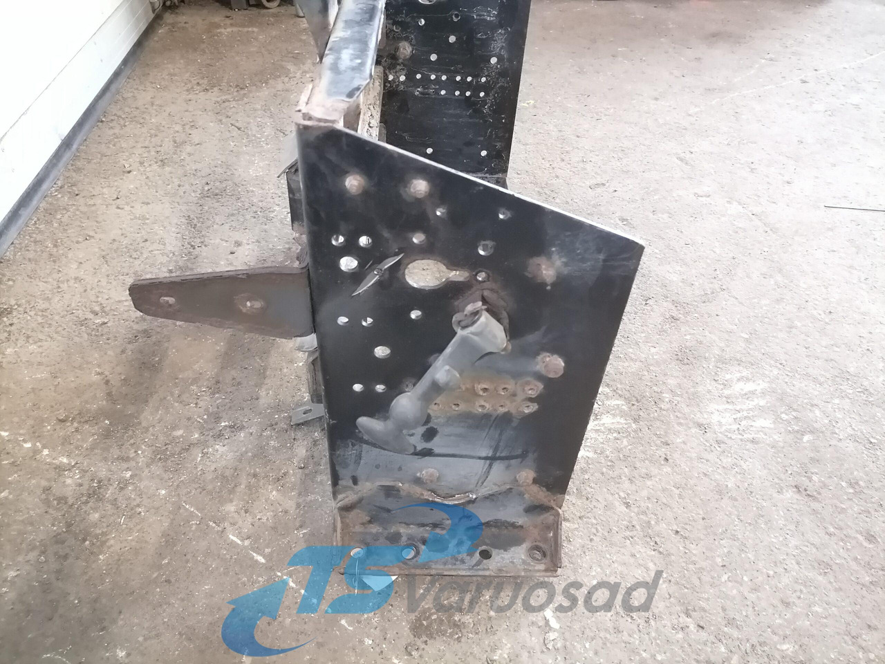 Volvo Battery box 82242391 - Akkumulátor - Teherautó: 3 kép. Volvo Battery box 82242391 - Akkumulátor - Teherautó: 3 kép.