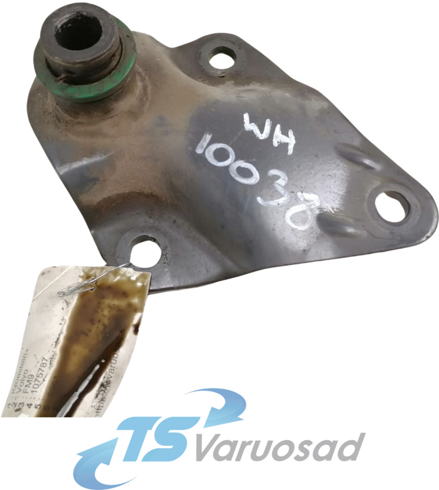 Volvo Bracket 1075787 - Keret/ Alváz - Teherautó: 1 kép. Volvo Bracket 1075787 - Keret/ Alváz - Teherautó: 1 kép.