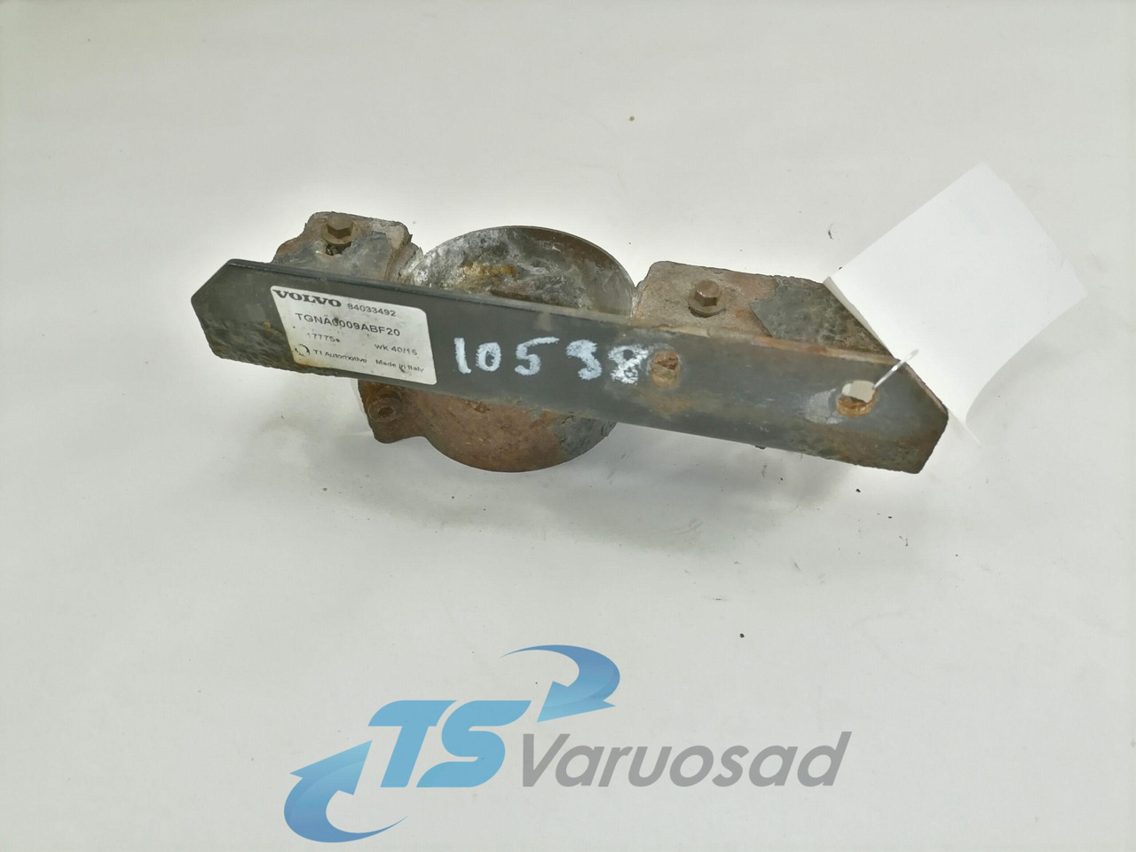 Volvo Bracket 84033492 - Keret/ Alváz - Teherautó: 1 kép. Volvo Bracket 84033492 - Keret/ Alváz - Teherautó: 1 kép.
