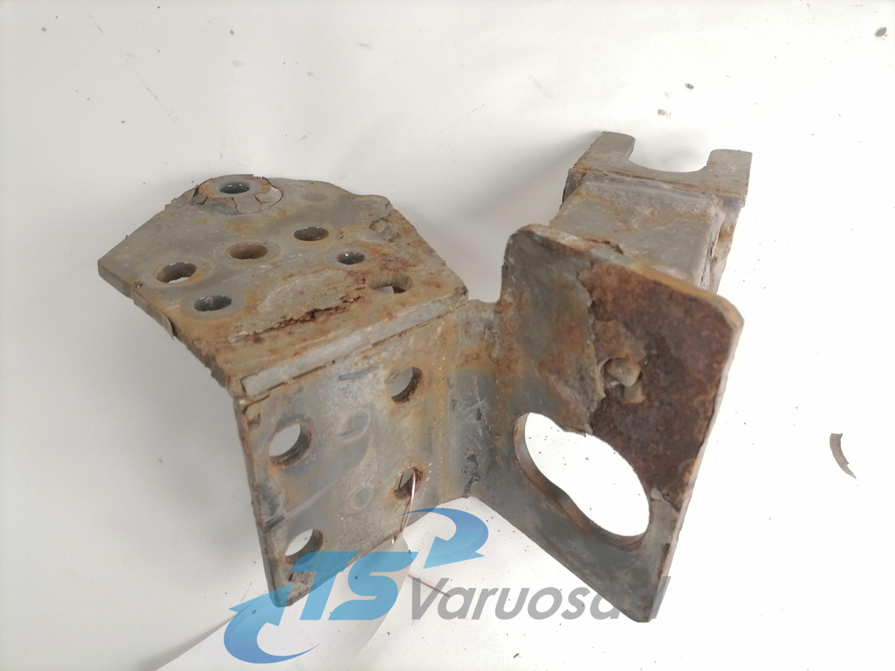 Volvo Bumper bracket 20499244 - Lökhárító - Teherautó: 3 kép. Volvo Bumper bracket 20499244 - Lökhárító - Teherautó: 3 kép.