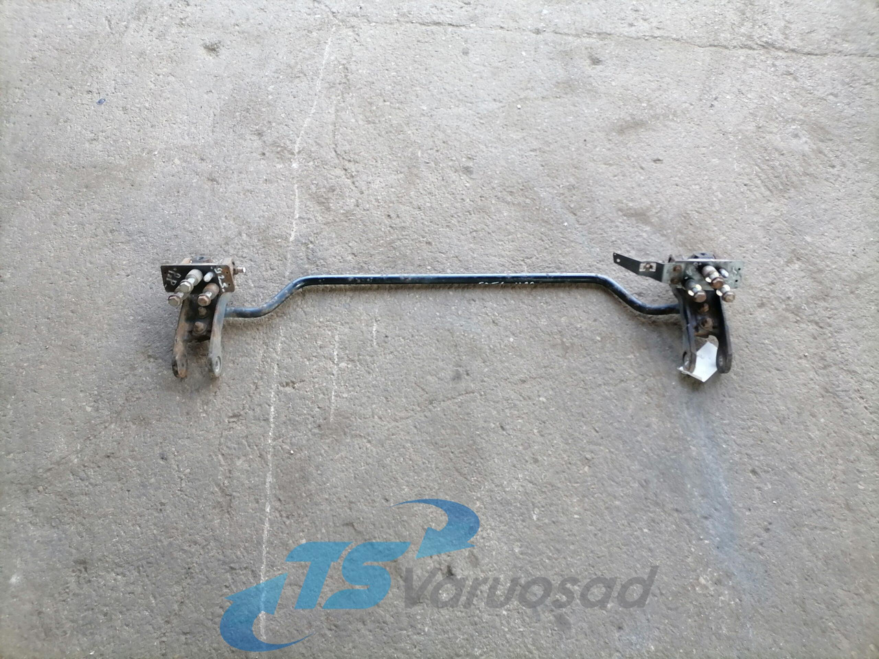 Volvo Cab anti roll bar 20757640 - Fülke felfüggesztés - Teherautó: 1 kép. Volvo Cab anti roll bar 20757640 - Fülke felfüggesztés - Teherautó: 1 kép.