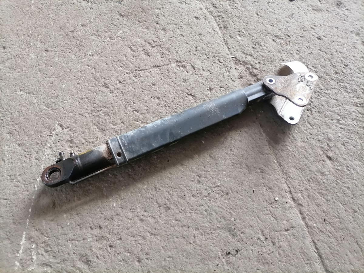 Volvo Cab tilting cylinder 20722124 - Fülke felfüggesztés - Teherautó: 4 kép. Volvo Cab tilting cylinder 20722124 - Fülke felfüggesztés - Teherautó: 4 kép.