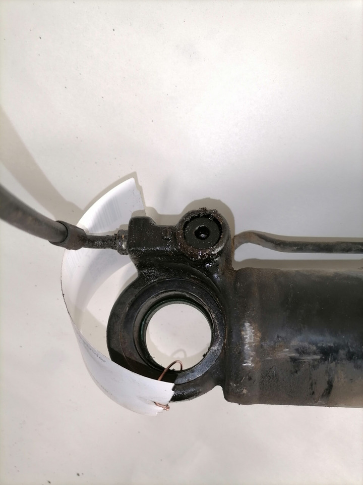 Volvo Cab tilting cylinder 20922303 - Fülke felfüggesztés - Teherautó: 3 kép. Volvo Cab tilting cylinder 20922303 - Fülke felfüggesztés - Teherautó: 3 kép.