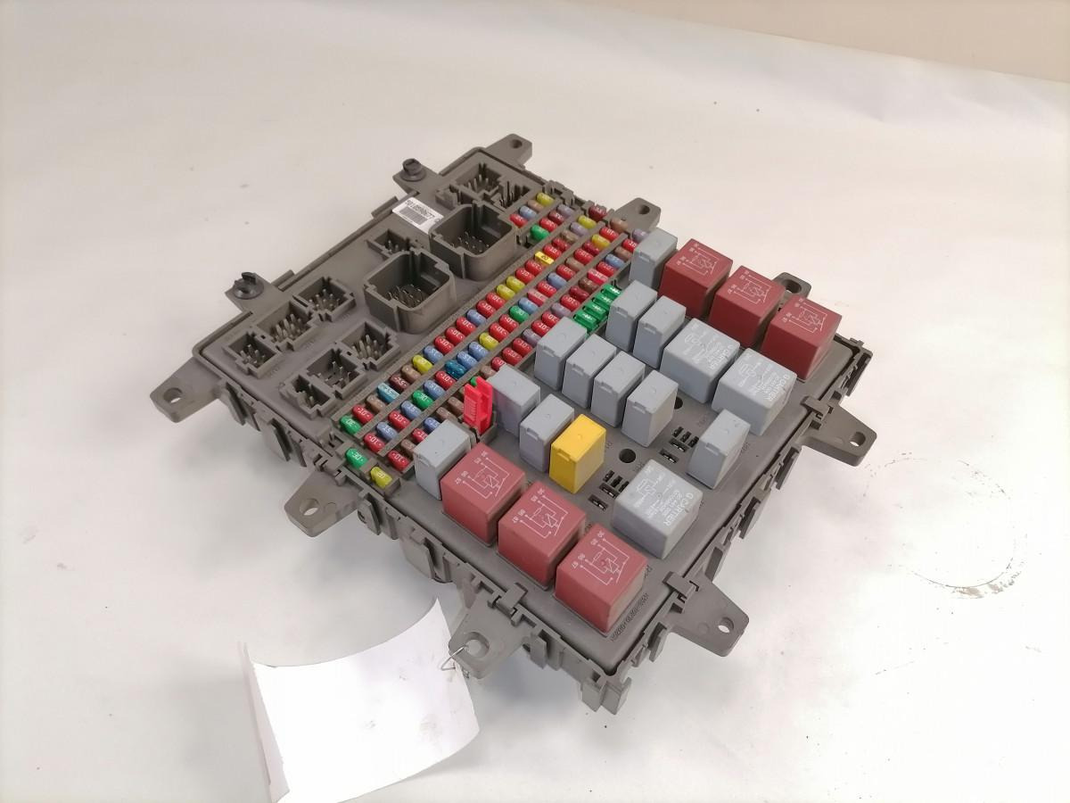 Volvo Central electric unit 5010590677 - Biztosíték - Teherautó: 2 kép. Volvo Central electric unit 5010590677 - Biztosíték - Teherautó: 2 kép.